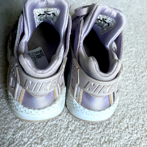 EUC Nike Huaraches lavender and gray - Picture 7 of 8